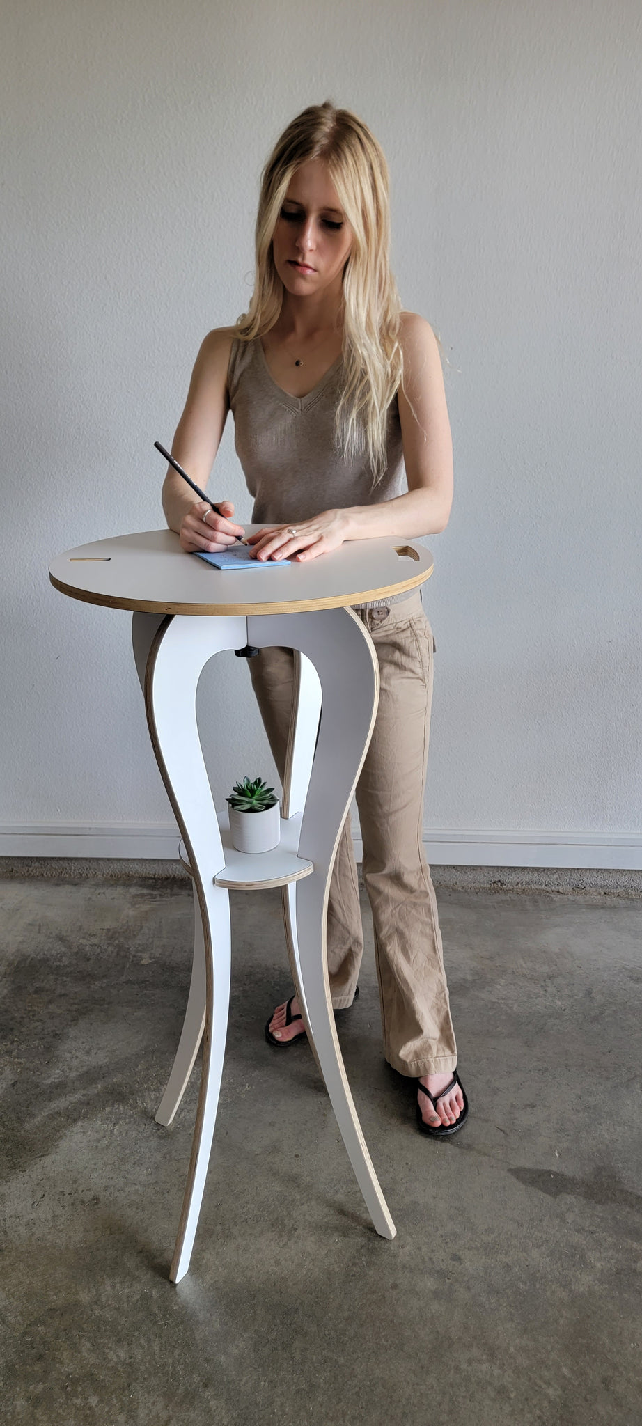 Lilly Updesk  w/Circle