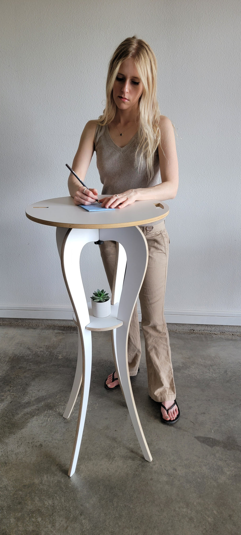 Lilly Updesk  w/Circle