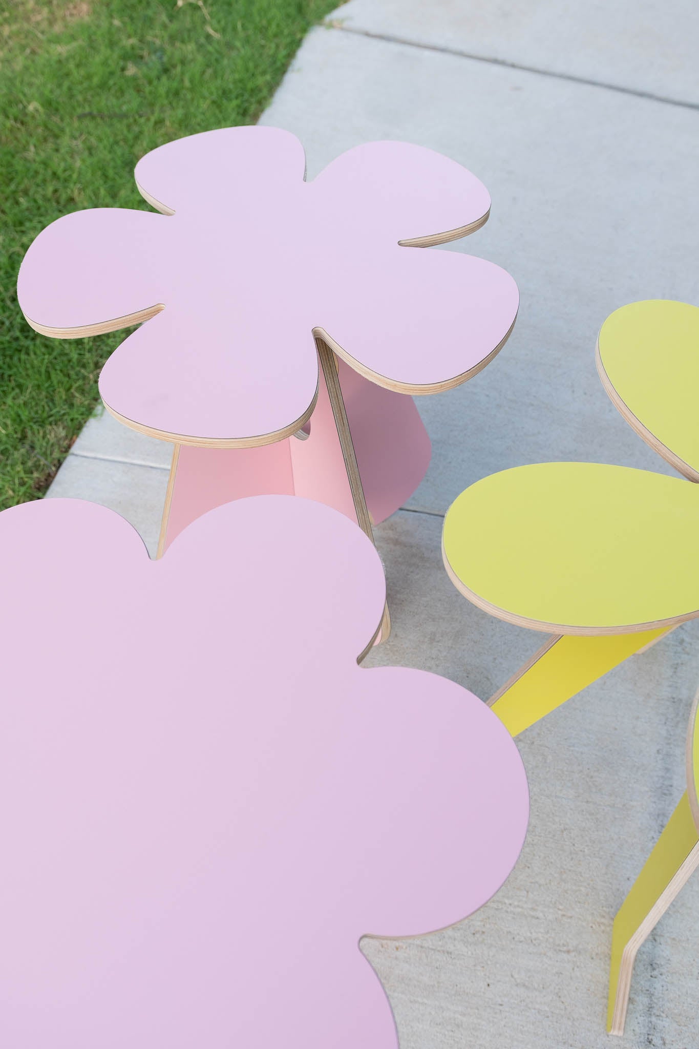 rocket side table with flower #4 in all pink