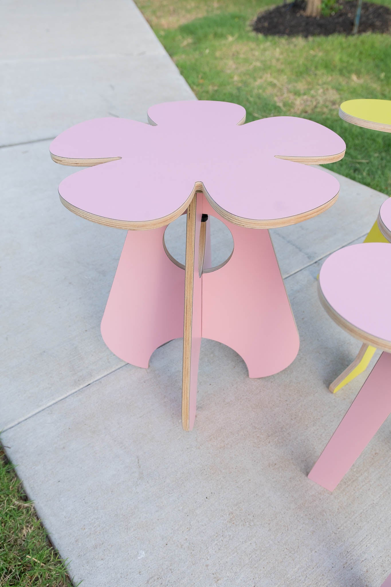 rocket side table with flower #4 in all pink