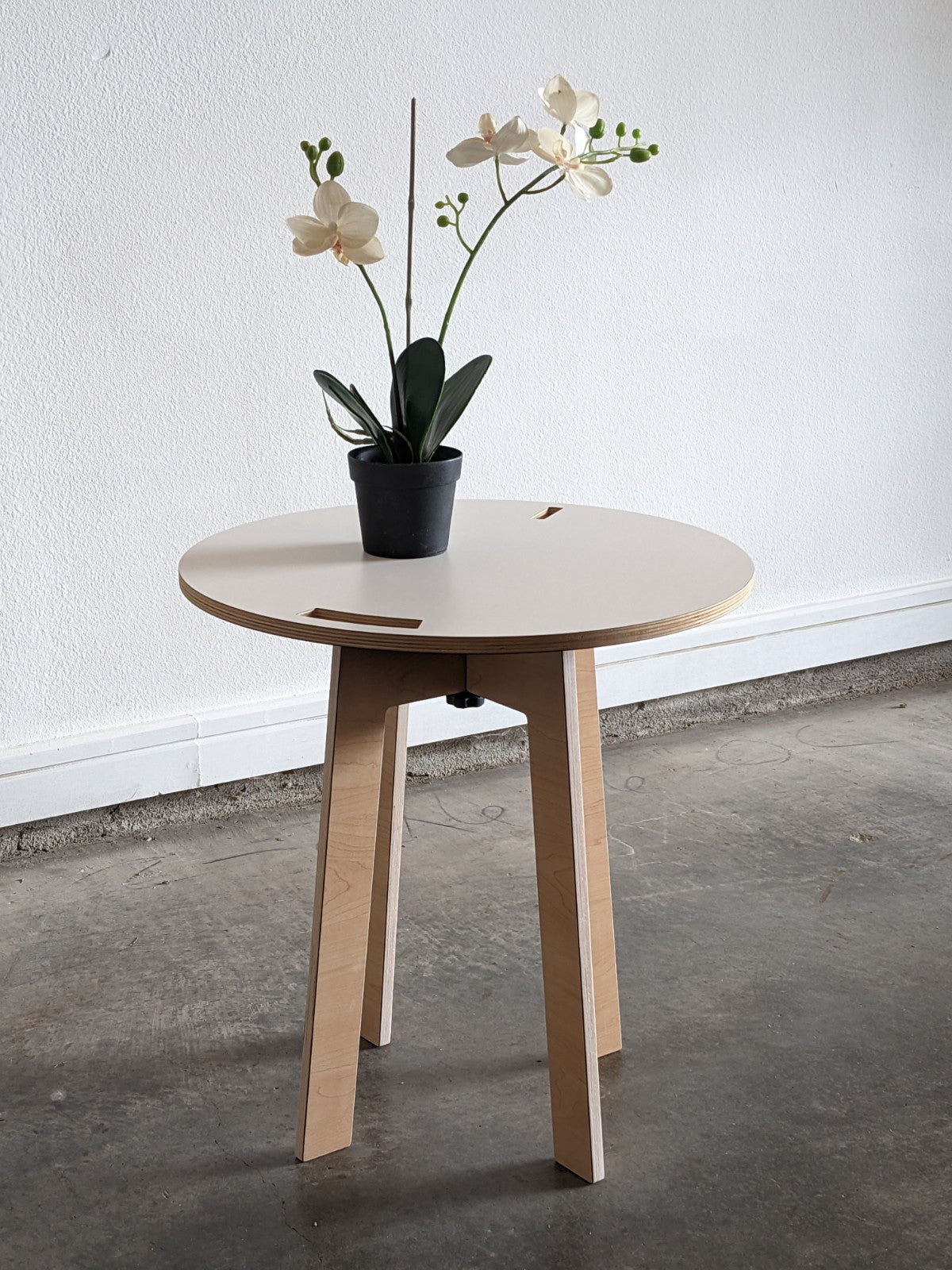 circle side table