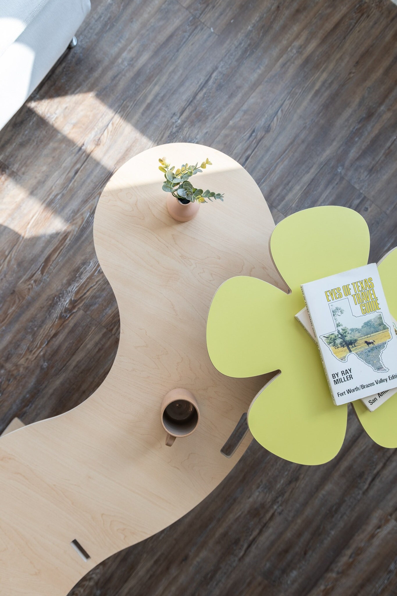 Orbit Anywhere Squiggle Coffee Table With Flower 2 side Table