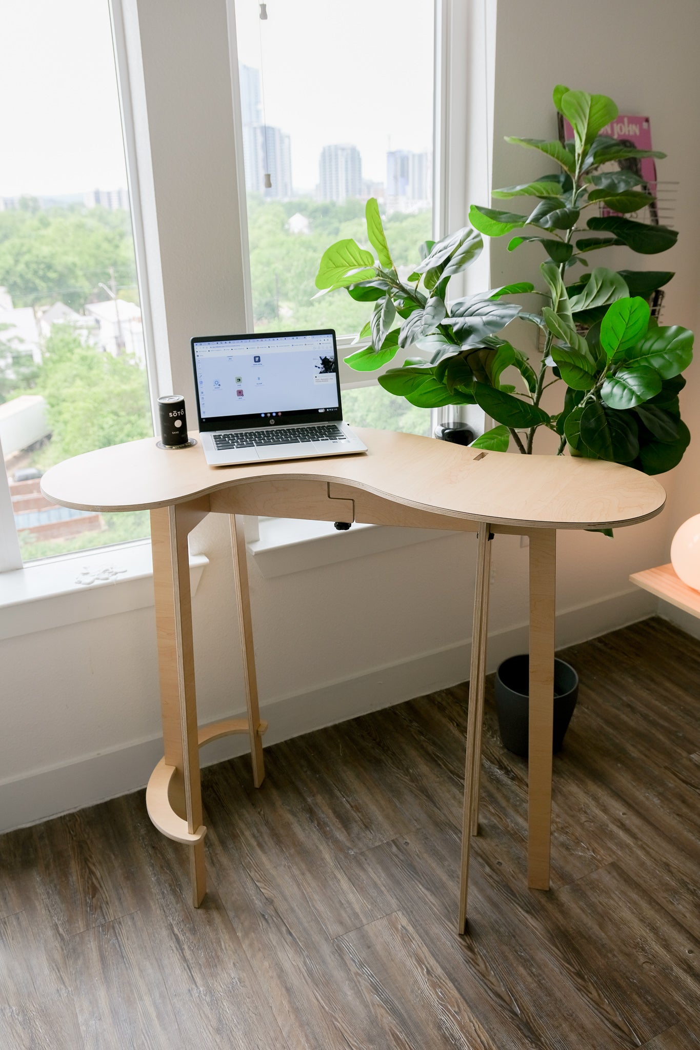 squiggle standing desk