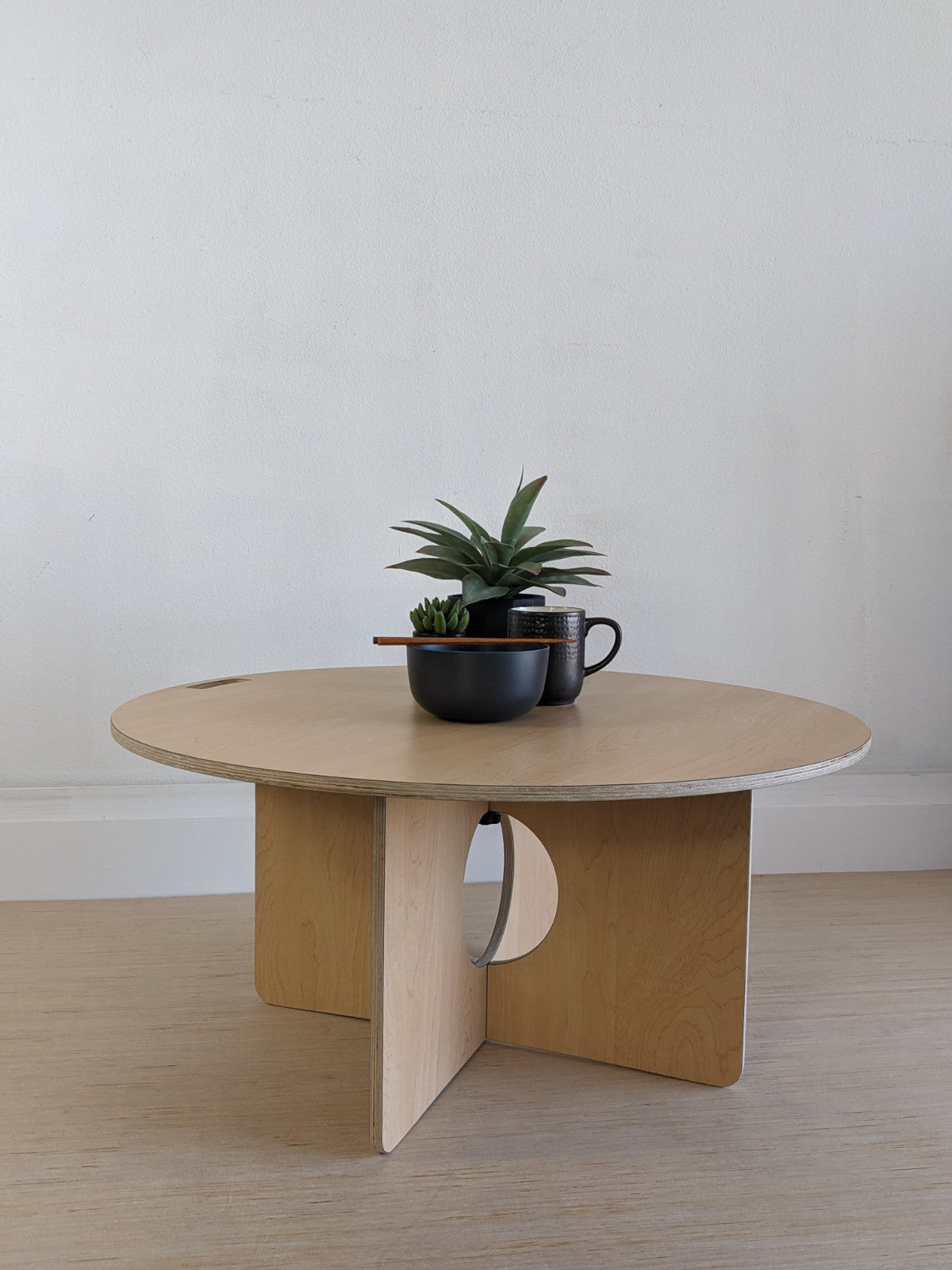 circle coffee table with block legs