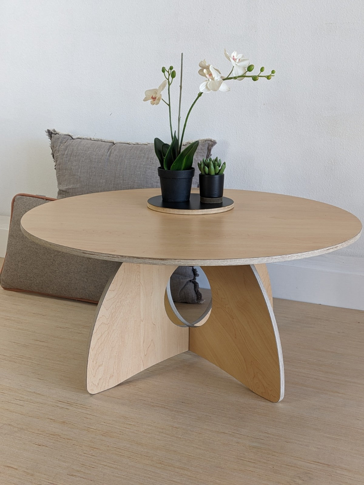 circle coffee table with arc legs